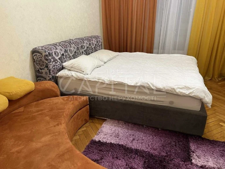 Продажа двухкомнатной квартиры в самом центре Печерска