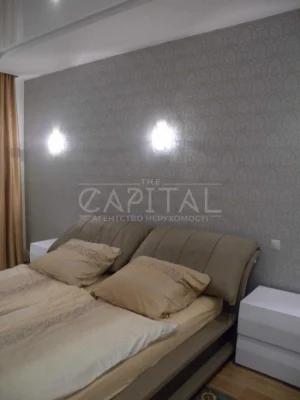 Three-bedroom apartment in the heart of Pecersky