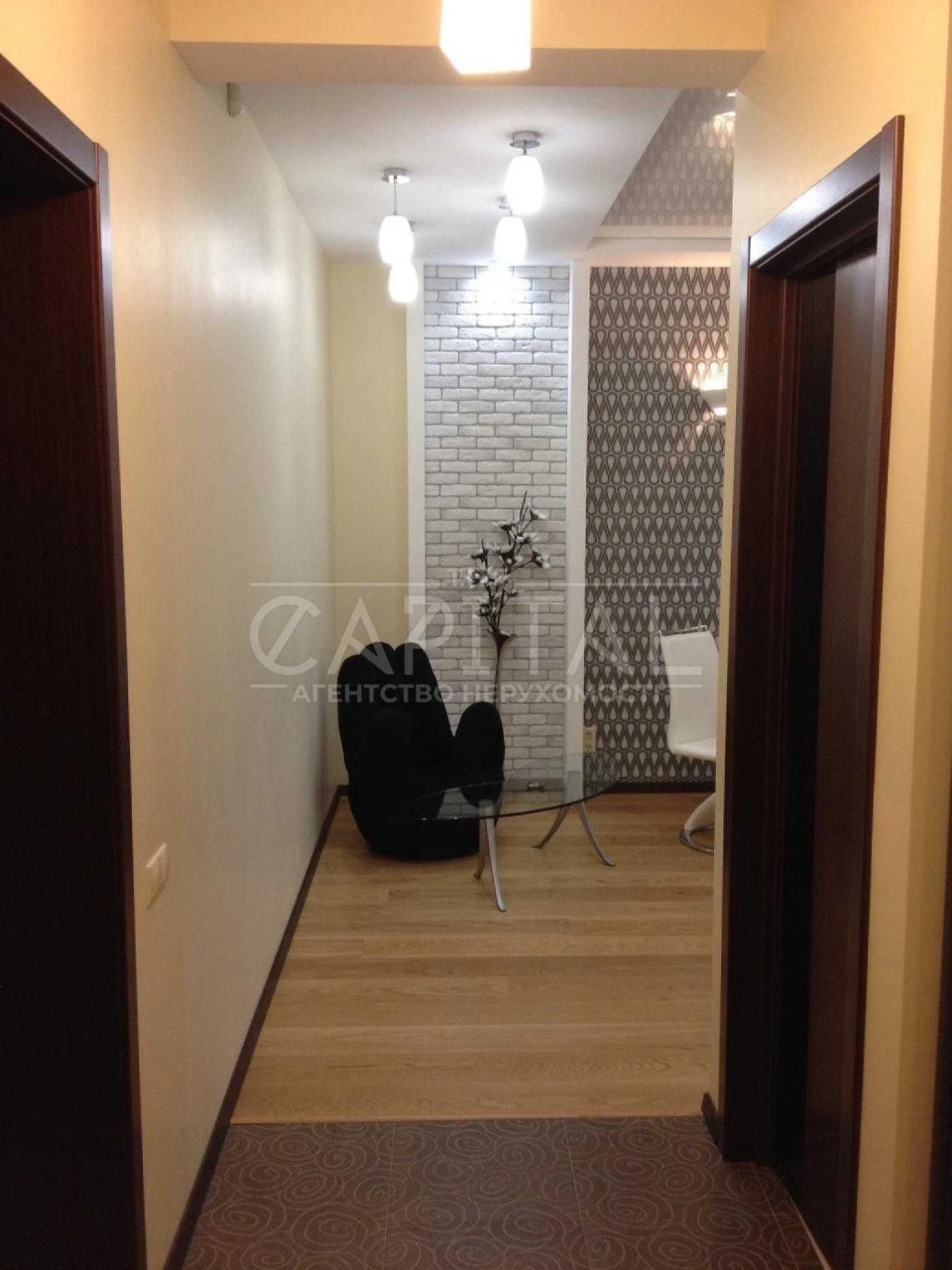 Three-bedroom apartment in the heart of Pecersky