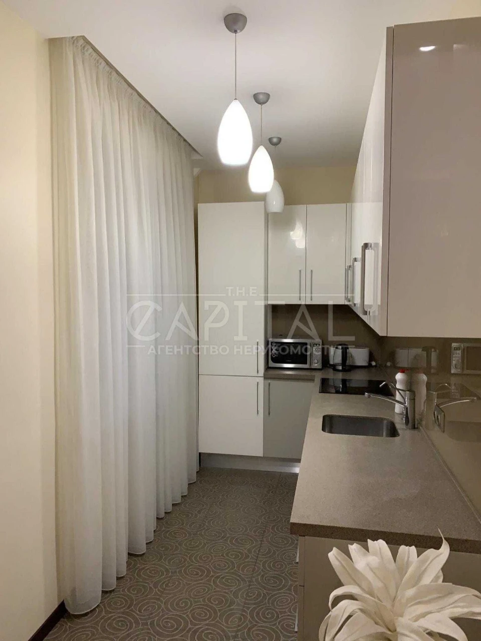 Three-bedroom apartment in the heart of Pecersky