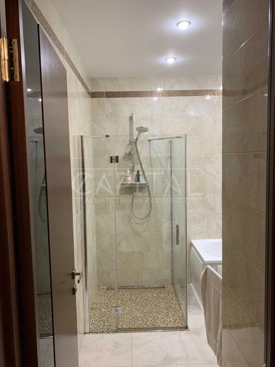 Three-bedroom apartment in the heart of Pecersky