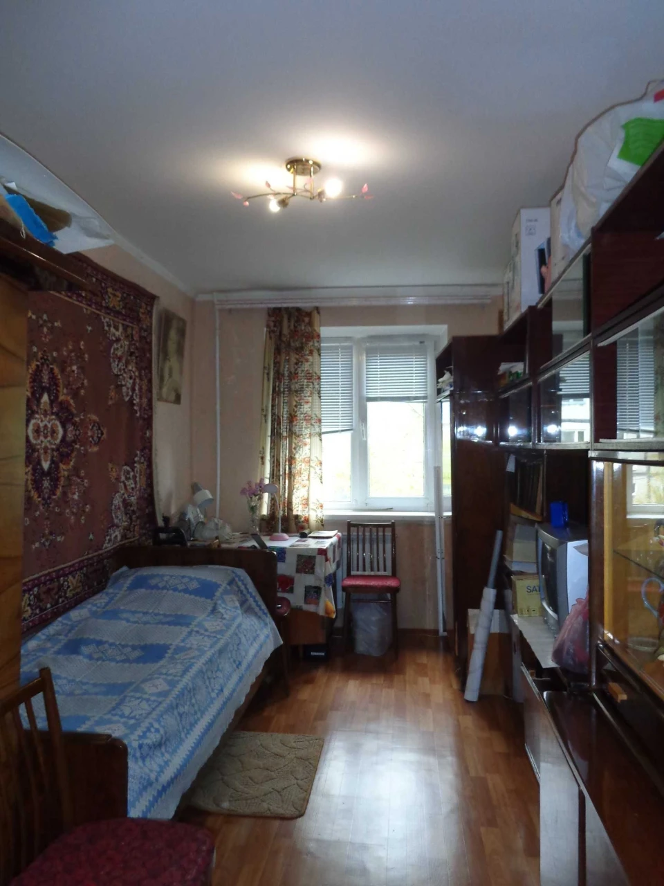 продам 2к.к. на Б Хмельницького ,лівий берег.
