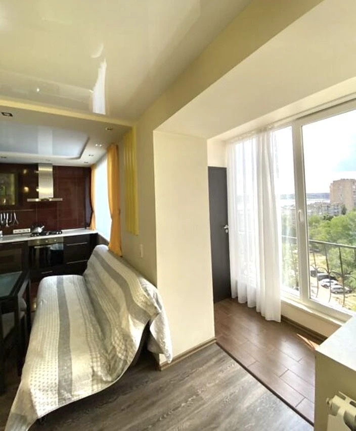 Apartment for Sale - Studio Apartment on Tbilisi Street in Voznesensky District