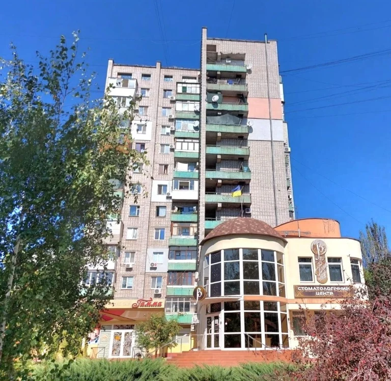 1 кв. 17.6 м*2. 4/12. Центр космоса. Свободное.