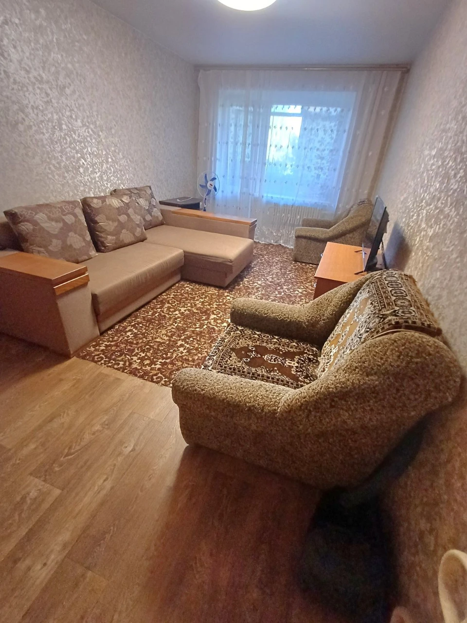1 кв . 17.6 м*2. 4/12. Центр Космоса. Свободна.