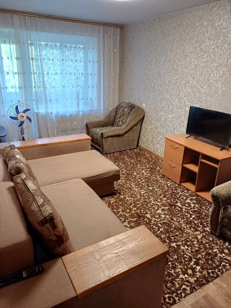 1 кв . 17.6 м*2. 4/12. Центр Космоса. Свободна.