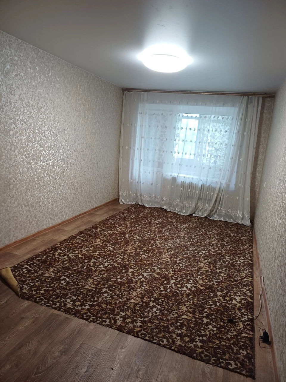 1 кв . 17.6 м*2. 4/12. Центр Космоса. Свободна.