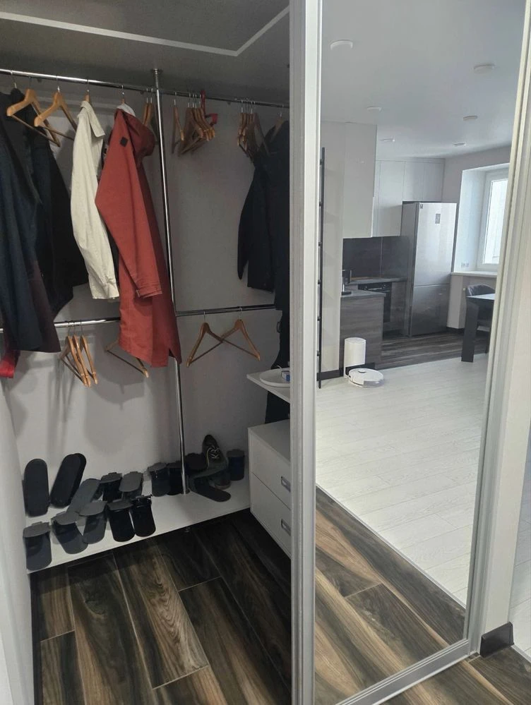 Продается 2-комнатная квартира, 6 этаж, кирпич, рядом с метро "Победа"