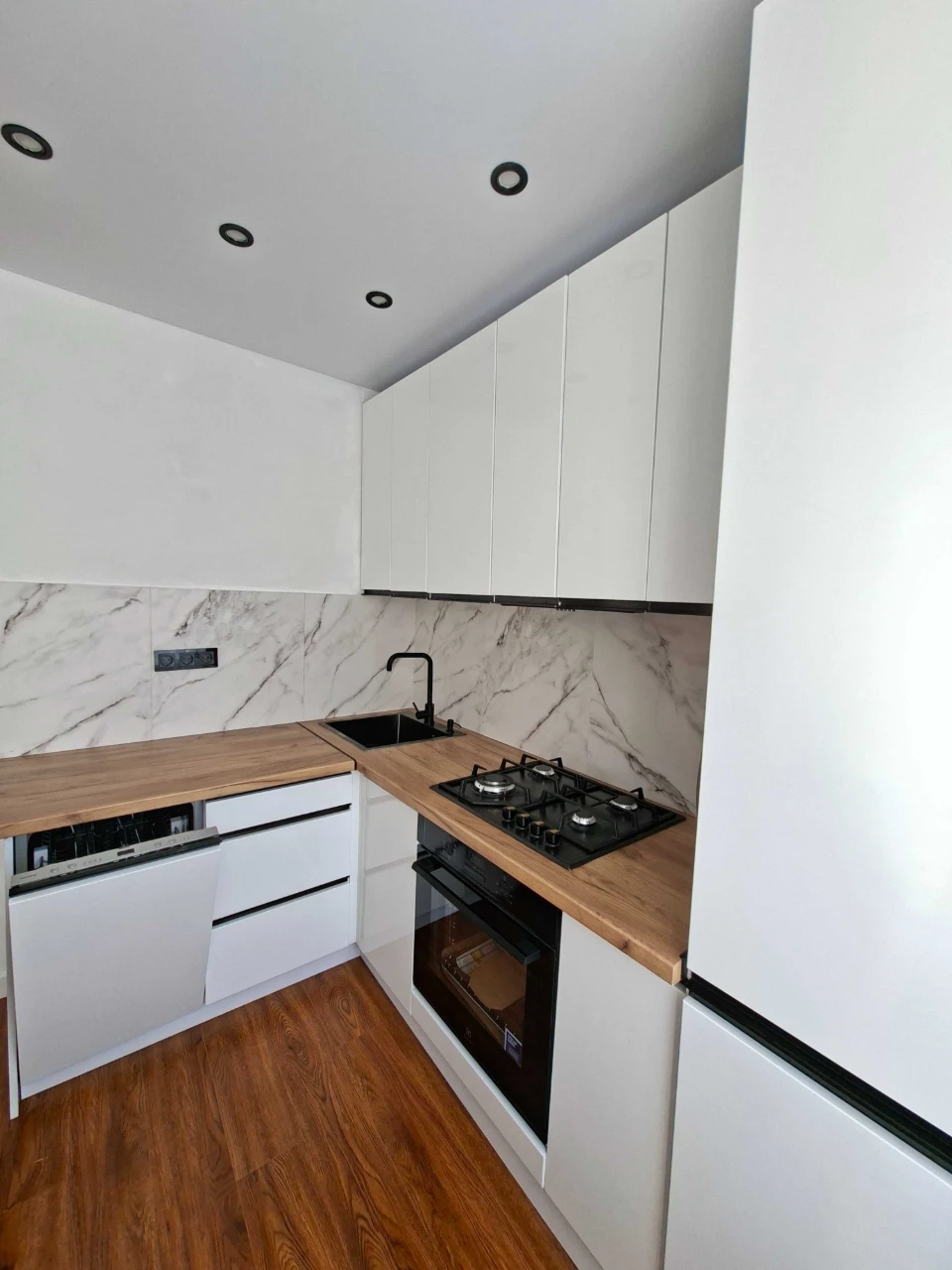 Продаж 1-кімнатної квартири,вул.Вовчинецька (Метро)