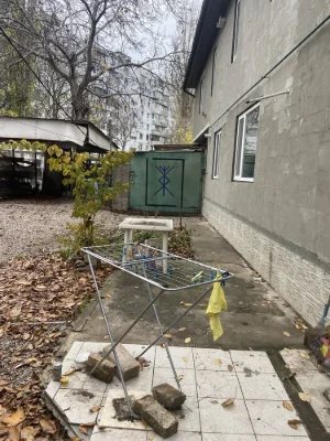 Квартира с одной комнатой и гаражом.
