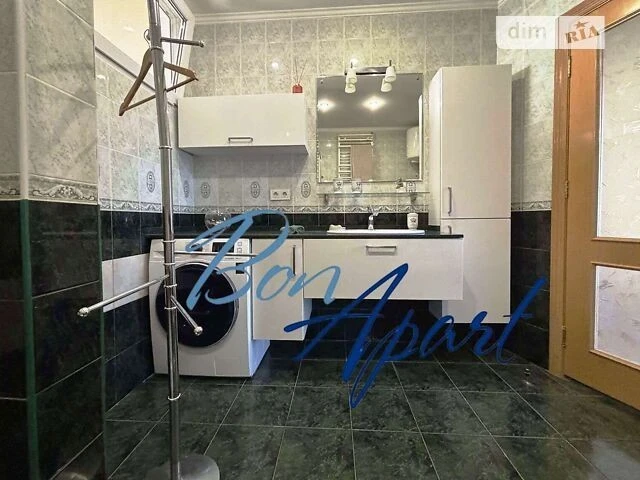 Продаж 3к квартири 77 кв. м на вул. Євгена Чикаленка 2-4 • I