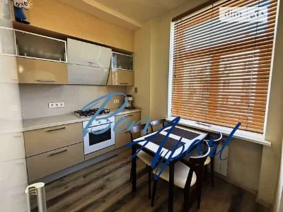 Продаж 3к квартири 77 кв. м на вул. Євгена Чикаленка 2-4 • I