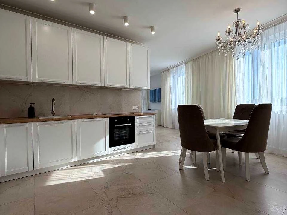 Apartment. Lviv, Kulparkivska St.