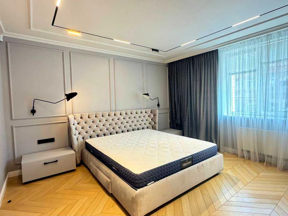 Apartment. Mezhyhirska Street, Kyiv