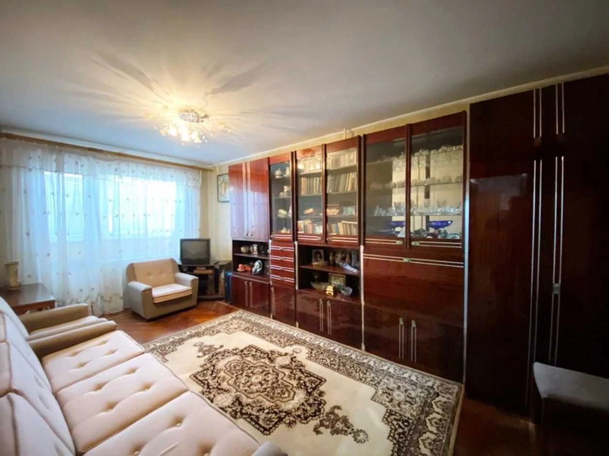 Продам 3-кімнатну квартиру на ЮТЗ, вул. В. Бохонка (Чайковсь