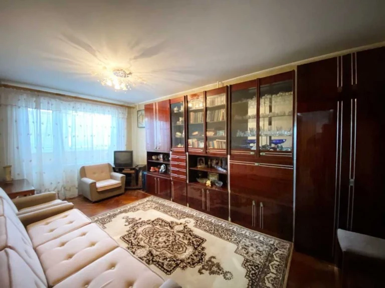 Продам 3-кімнатну квартиру на ЮТЗ, вул. В. Бохонка (Чайковсь