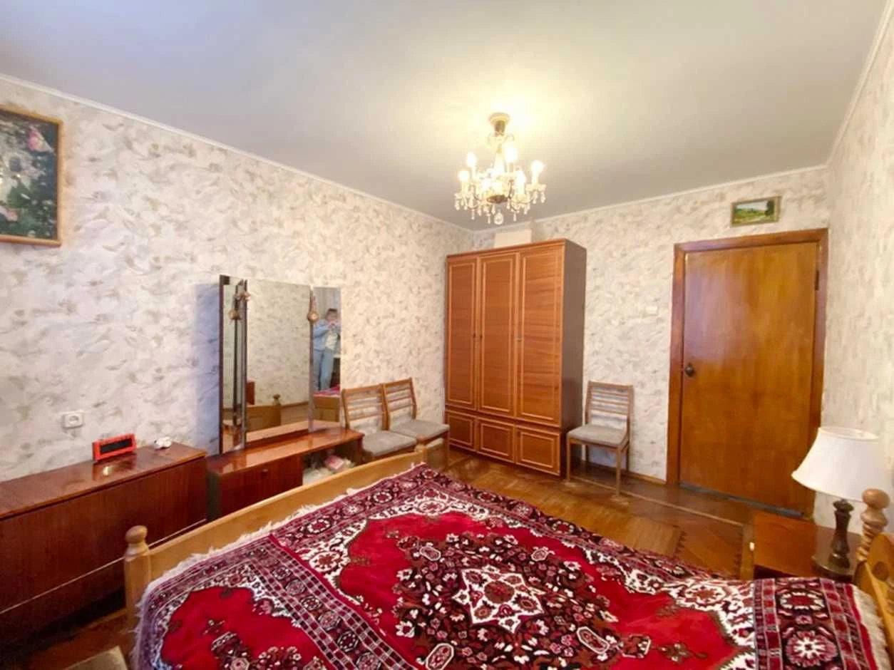Продам 3-кімнатну квартиру на ЮТЗ, вул. В. Бохонка (Чайковсь