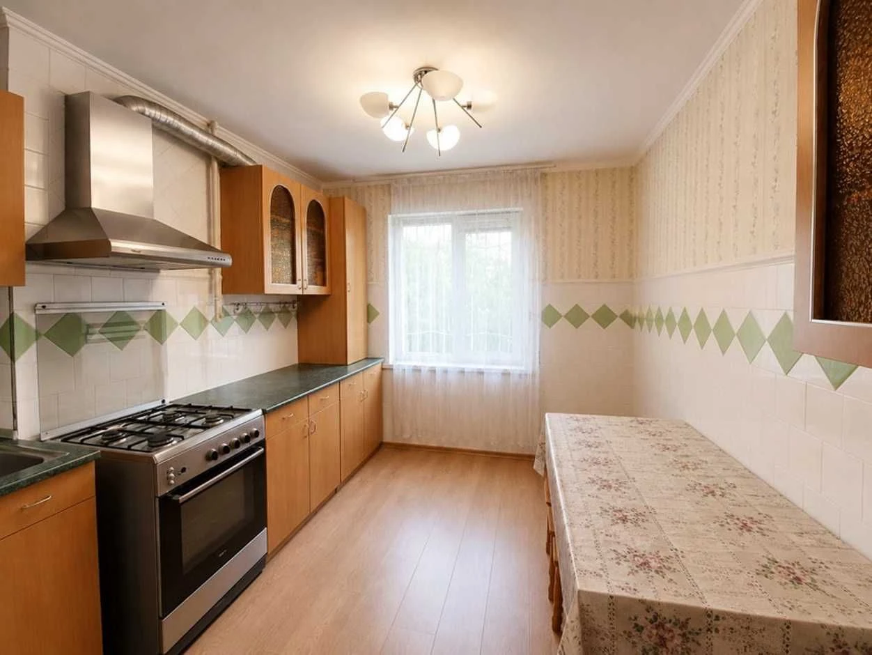 Продам 3-кімнатну квартиру на ЮТЗ, вул. В. Бохонка (Чайковсь
