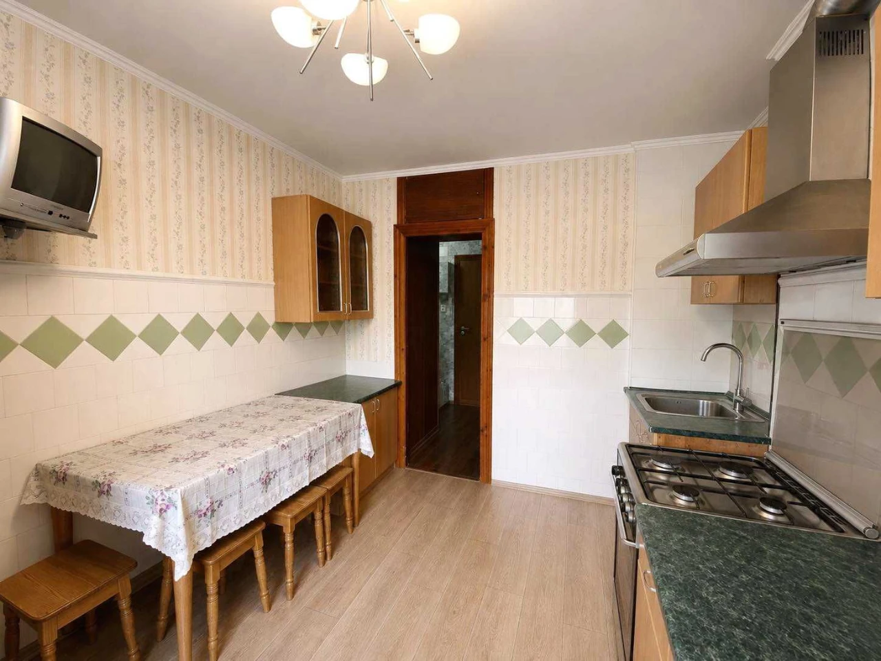 Продам 3-кімнатну квартиру на ЮТЗ, вул. В. Бохонка (Чайковсь
