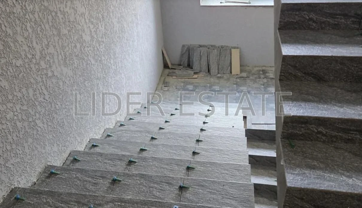 For Sale: 2-Room Apartment, 41 sq m, 1/4, Ozernyi Kraj Residence, Uzhgorod –