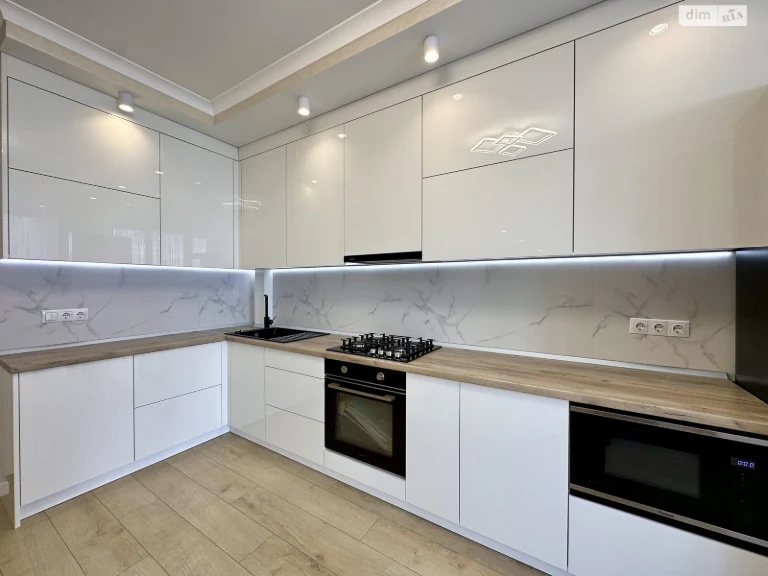 Apartment for Sale: Sykhiv