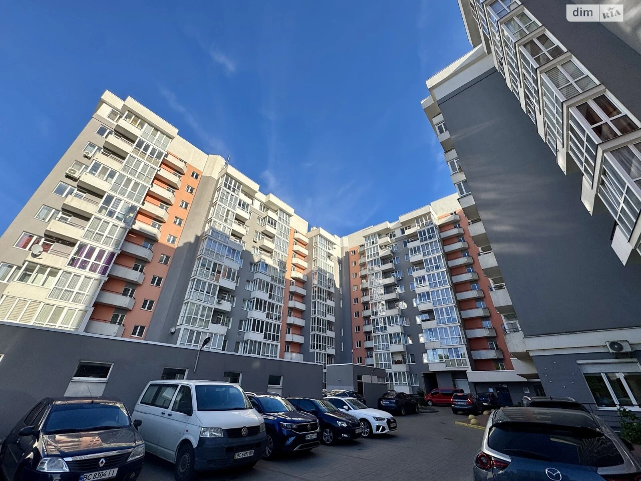 Apartment for Sale: Sykhiv