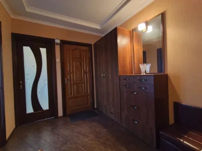 Продаж квартири з капітальним ремонтом, меблями і технікою.