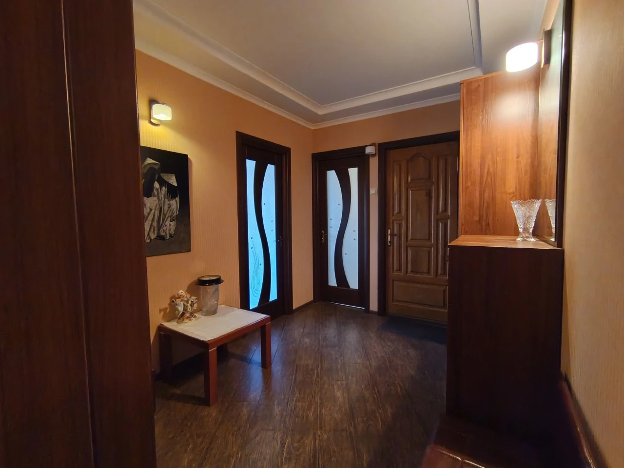 Продаж квартири з капітальним ремонтом, меблями і технікою.