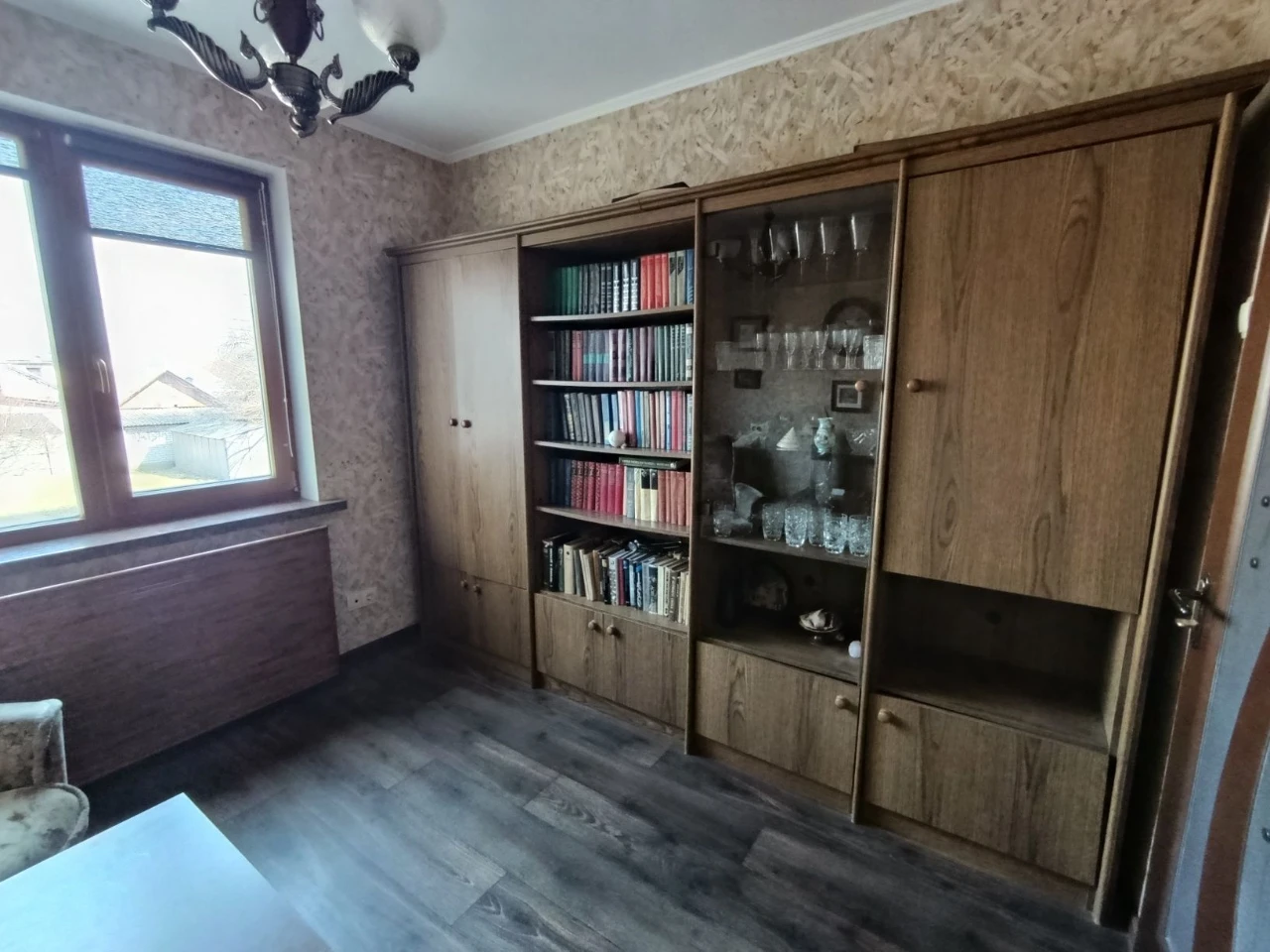Продаж квартири з капітальним ремонтом, меблями і технікою.