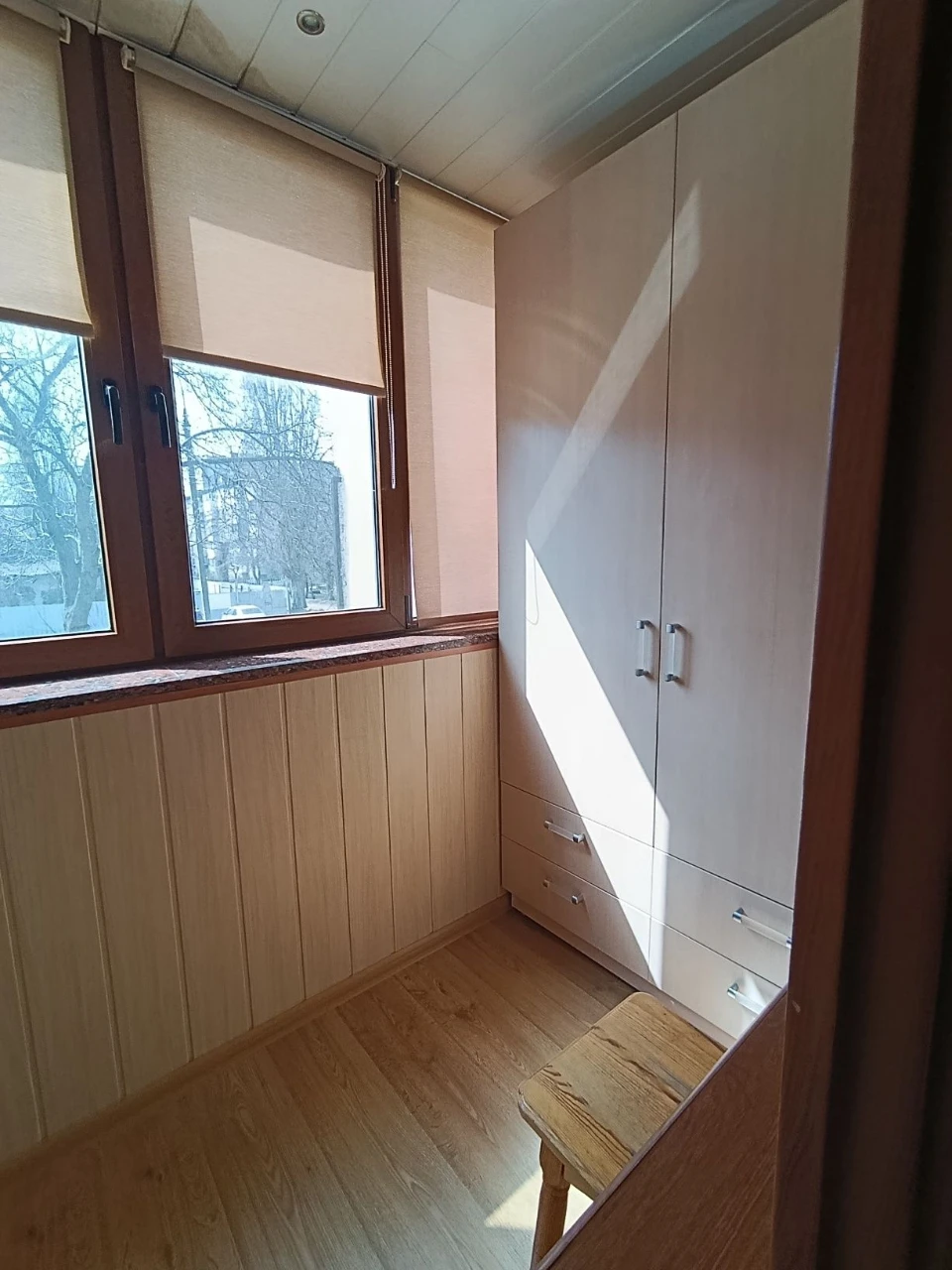 Продаж квартири з капітальним ремонтом, меблями і технікою.