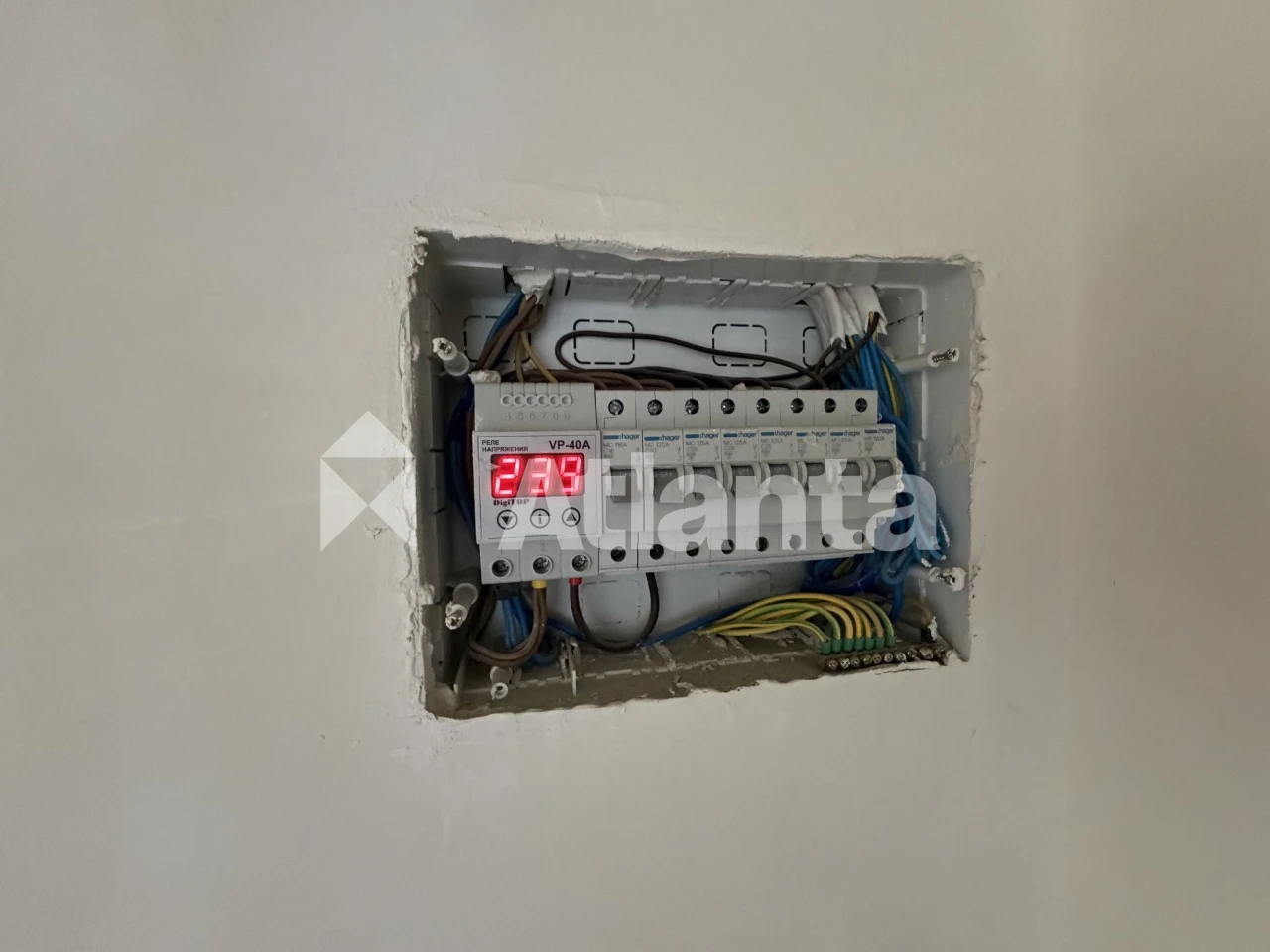 Продаж 2 кімнт новобуд, здана, з чорновими роботами
