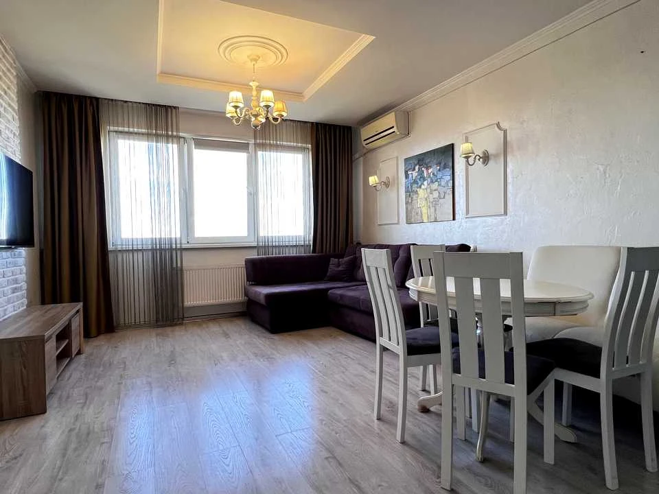 Apartment. Voskresensky Prospect, Kyiv