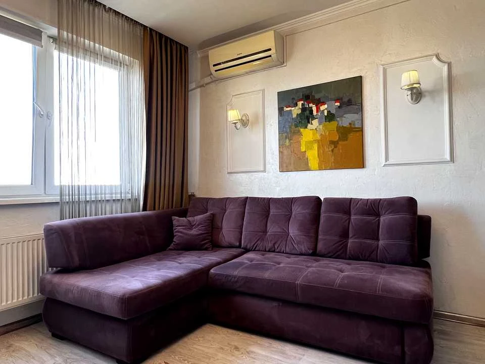 Apartment. Voskresensky Prospect, Kyiv
