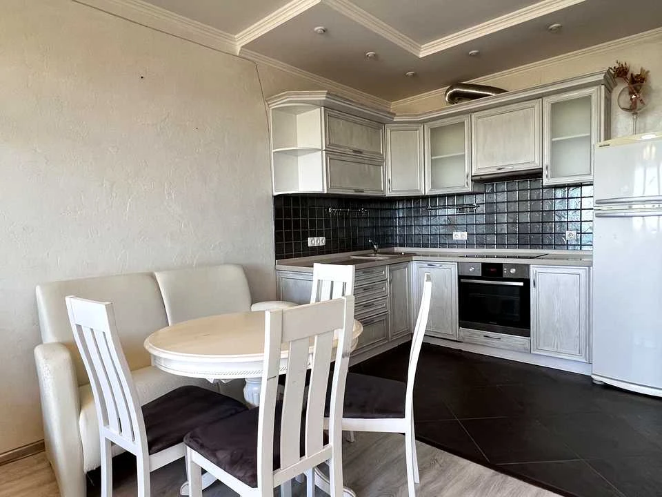 Apartment. Voskresensky Prospect, Kyiv