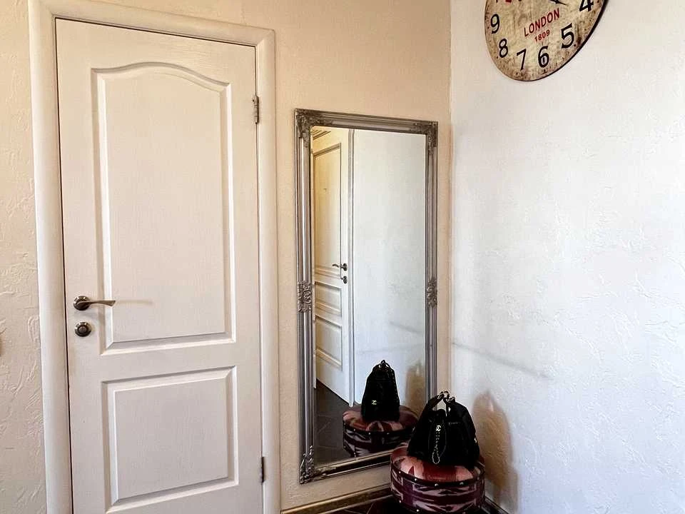 Apartment. Voskresensky Prospect, Kyiv