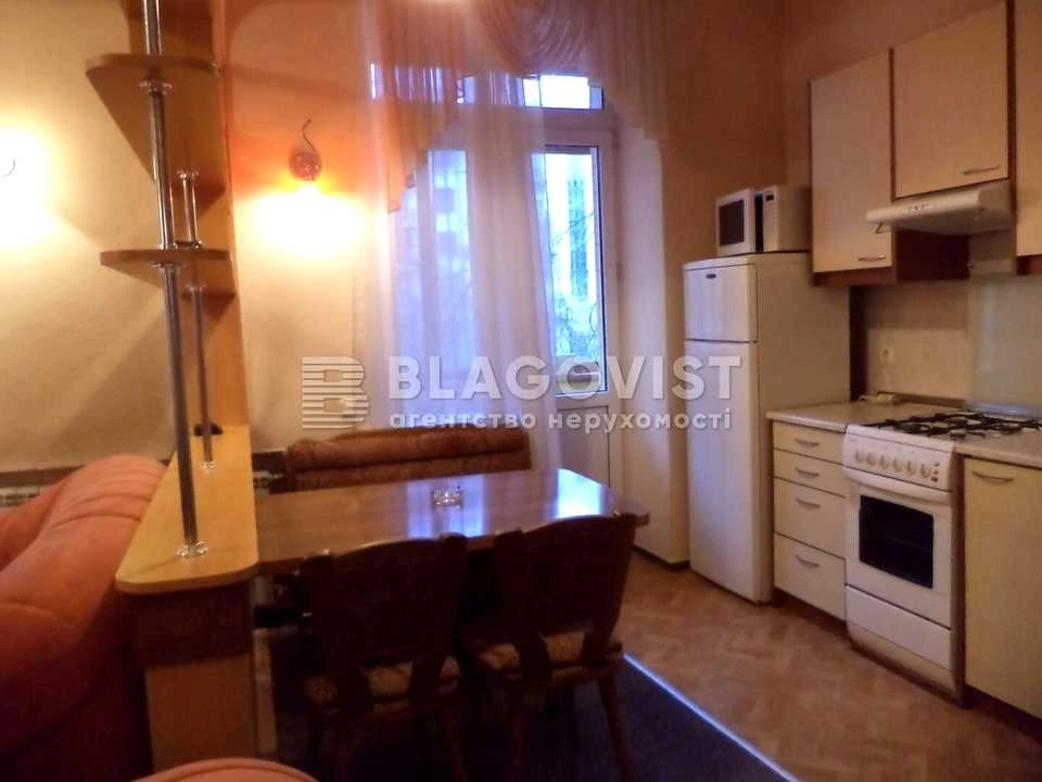 Квартира. Киев, улица Заньковецкой