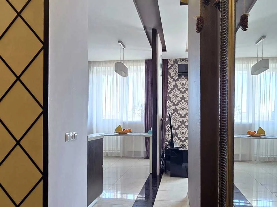 Квартира. Київ, Голосіївська вул.