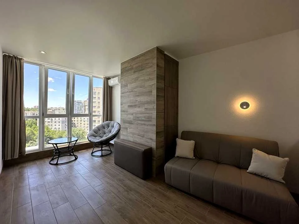 Apartment. Odesa, Pishonivsky Prosv.