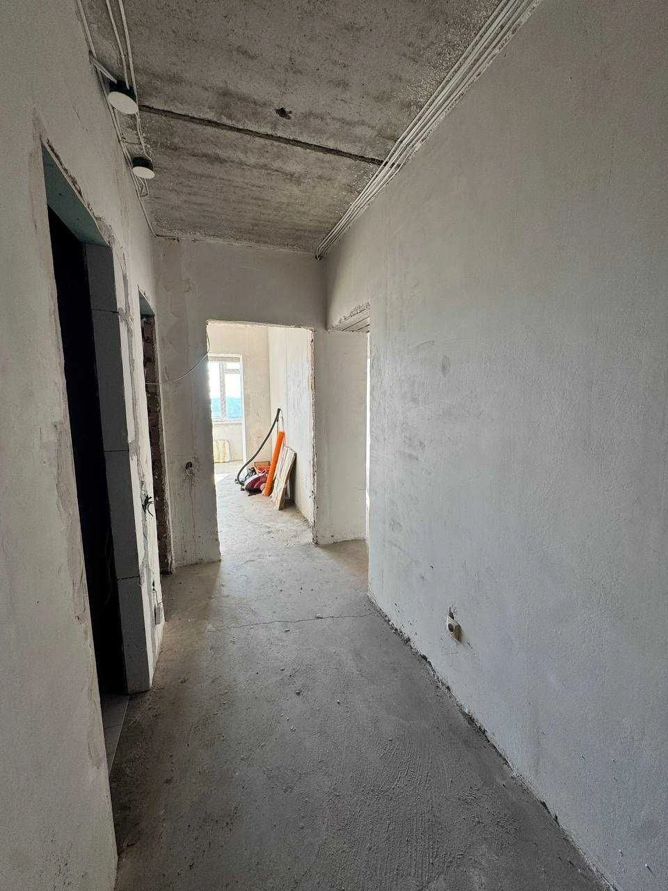 Продам 2к квартиру, новий будинок Виставка