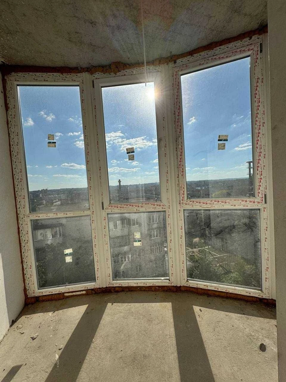 Продам 2к квартиру, новий будинок Виставка
