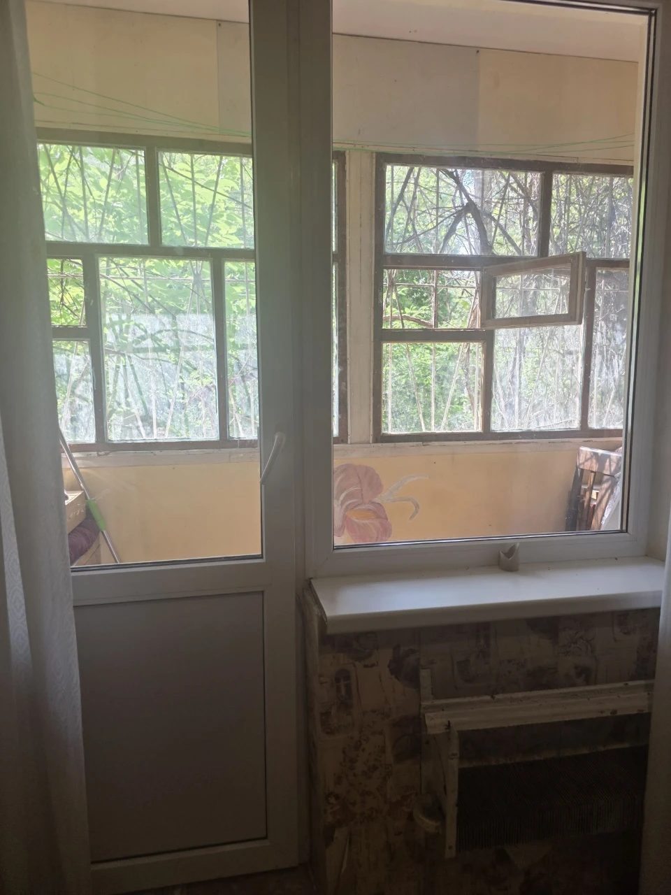 I am selling a one-bedroom apartment on Kolodyzna Street, residential area