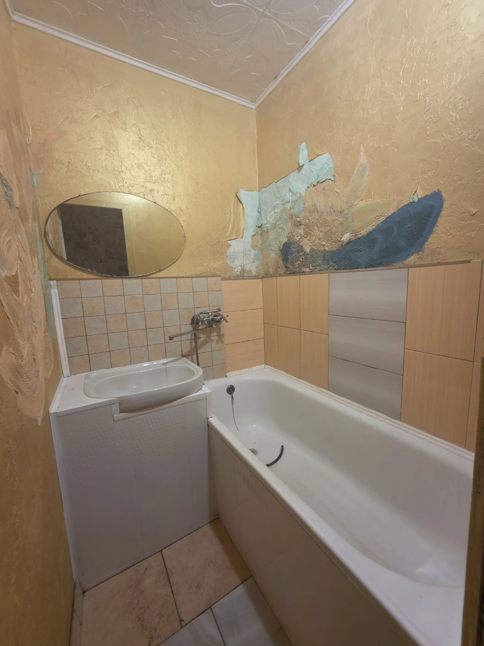 I am selling a one-bedroom apartment on Kolodyzna Street, residential area