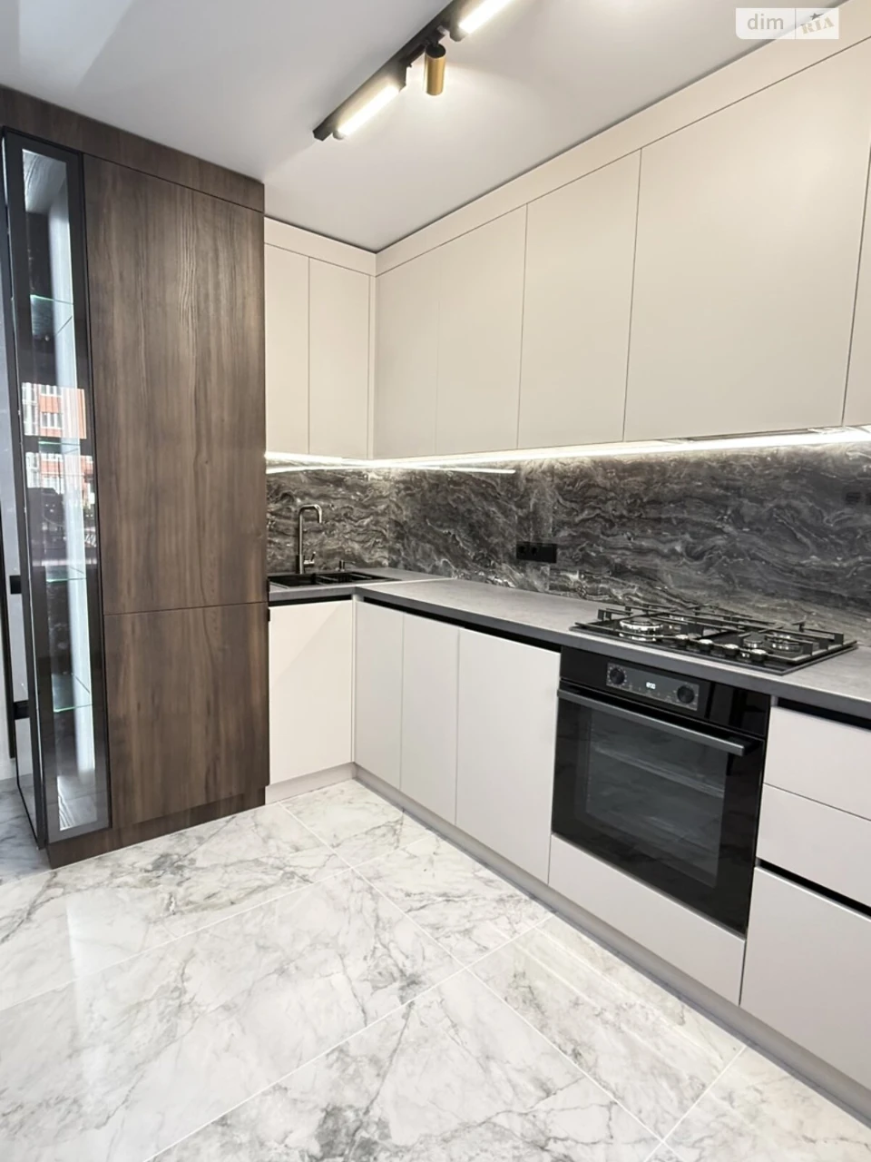 Sale of Apartment in Tarasivsky Street