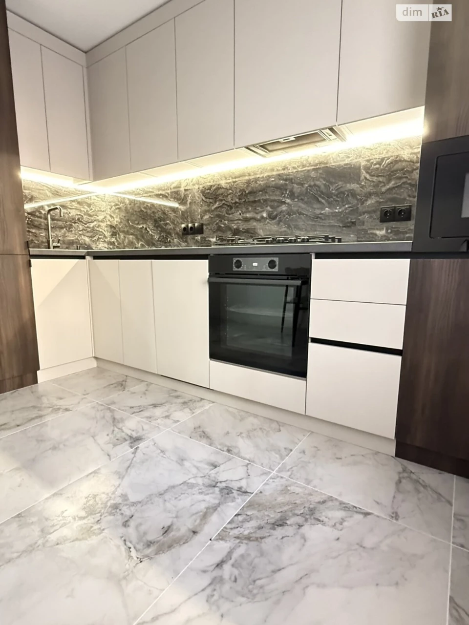 Sale of Apartment in Tarasivsky Street