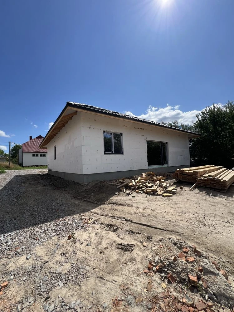 Sale of a modern one-story house in a good area