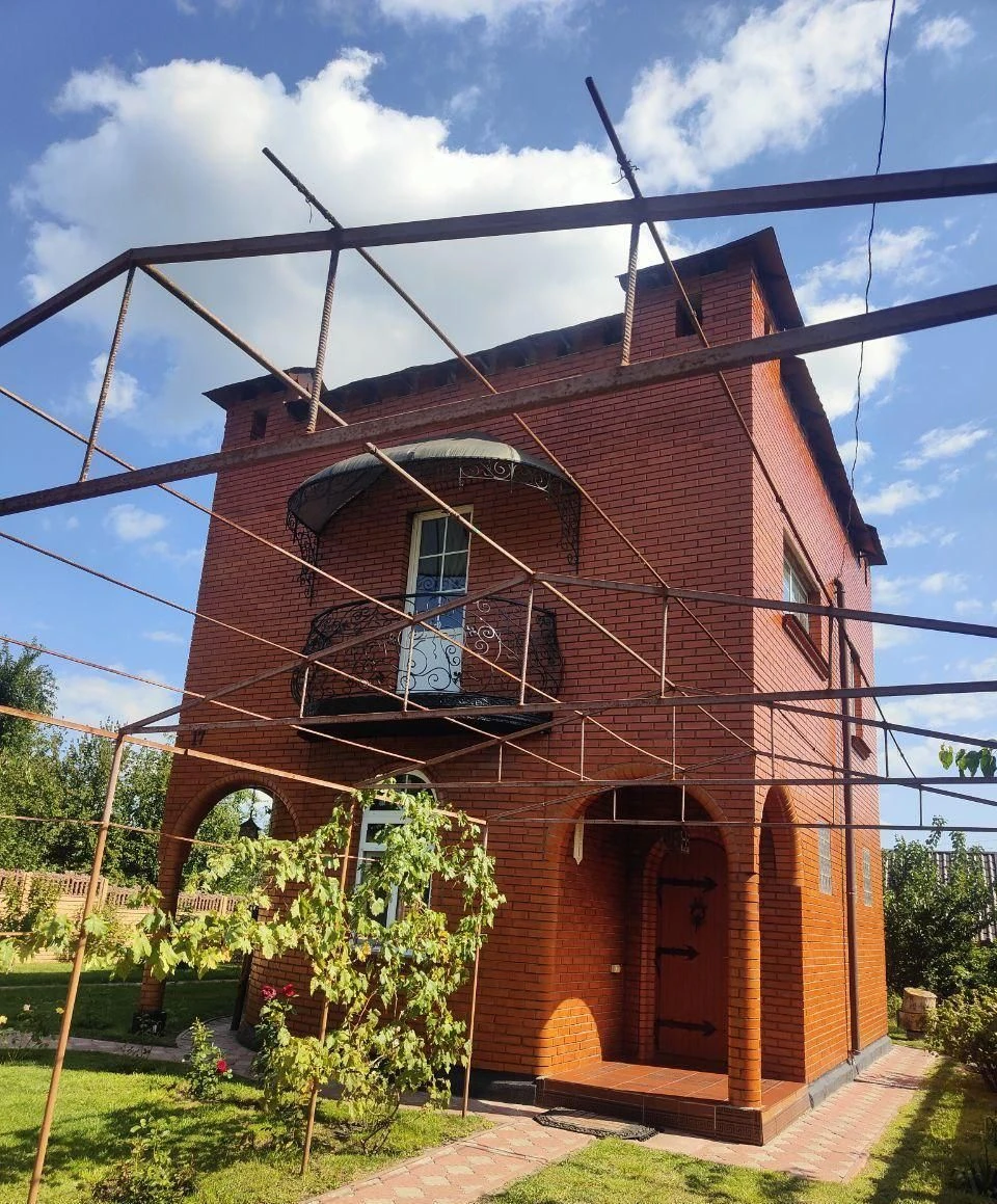 Продається 2 пов будинок, 6 соток Берковець (Академмістечко)