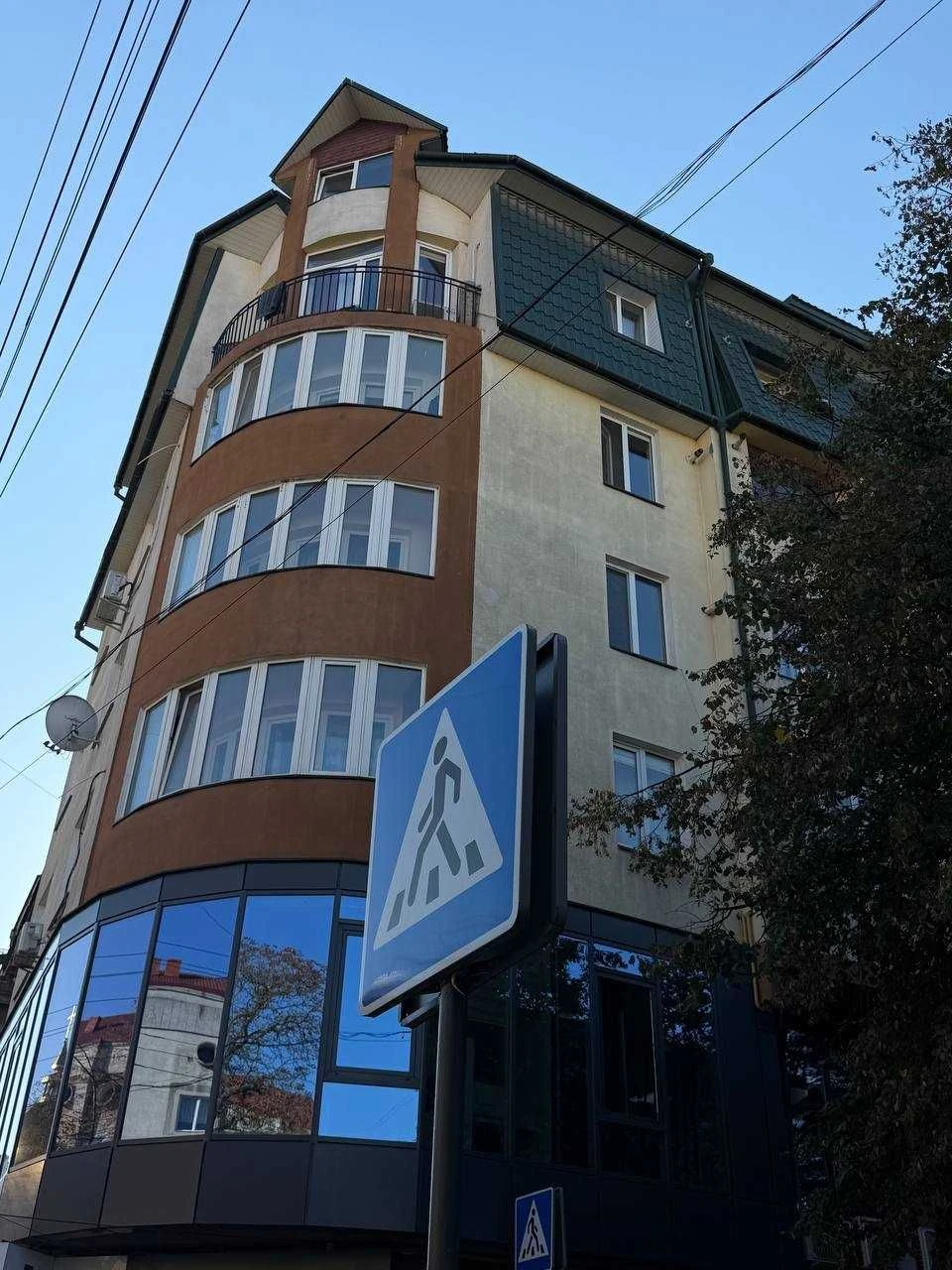 Продаю 2-комнатную квартиру с ремонтом в центре города
