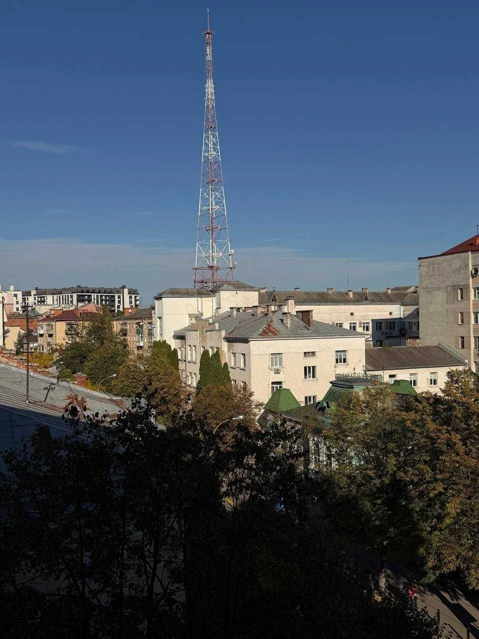 Продаю 2-комнатную квартиру с ремонтом в центре города