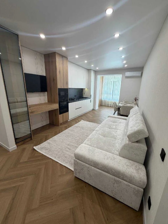 Sale of a 2-bedroom apartment 75 m² with designer renovation in a complex from R
