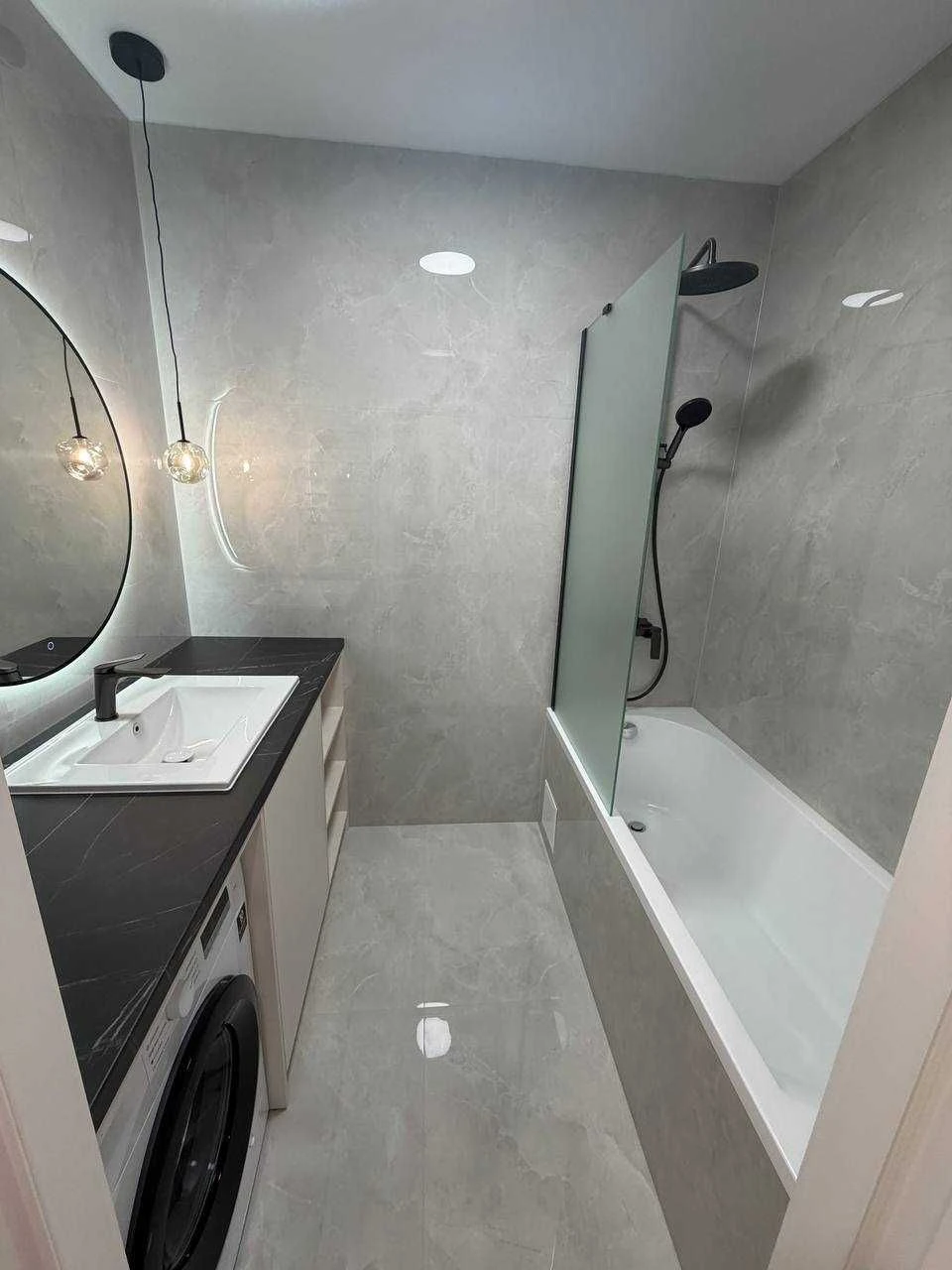 Sale of a 2-bedroom apartment 75 m² with designer renovation in a complex from R